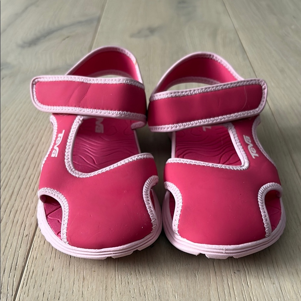 Teva Kids Outdoor Sandals water size 3.5 pink excellent condition